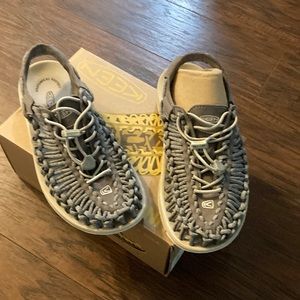 Keen UNEEK Silver/Drizzle Shoes